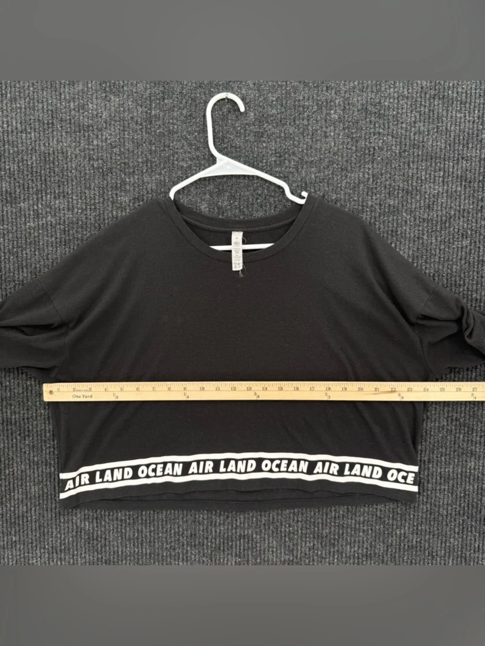 ALO Yoga black cropped
